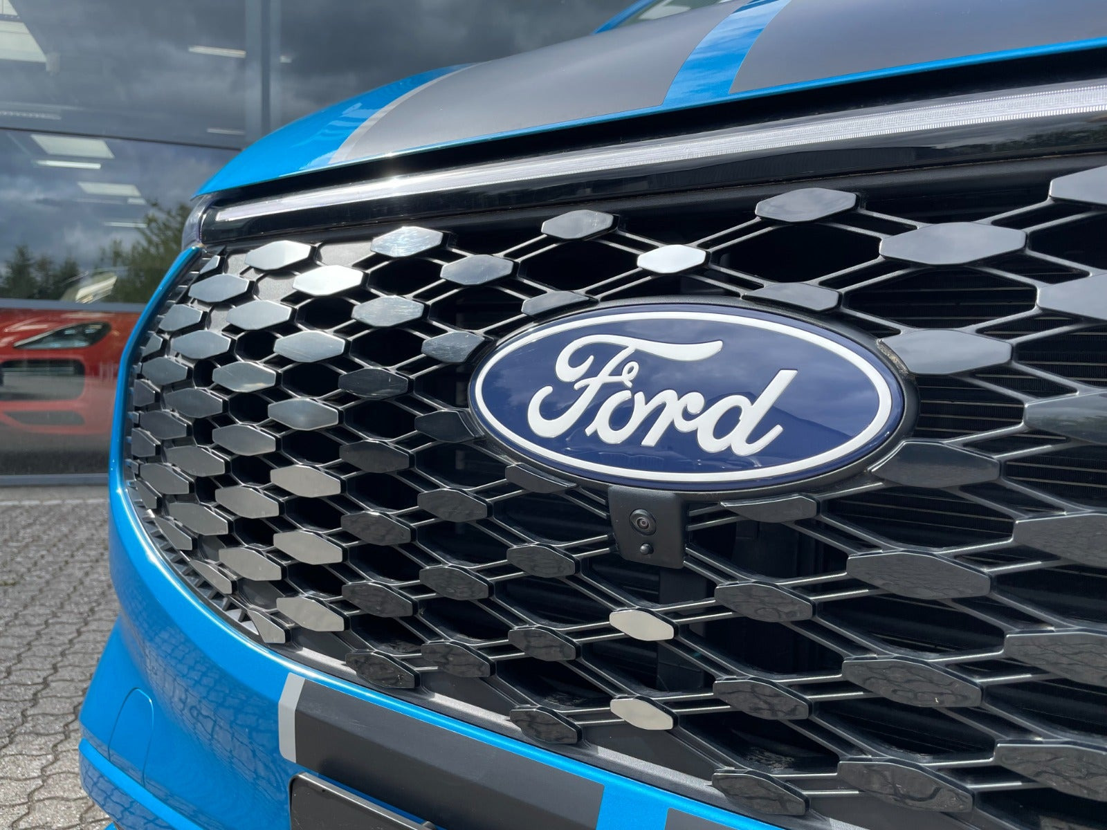 Blå Ford E-Transit Custom 320 L1 fra 2024