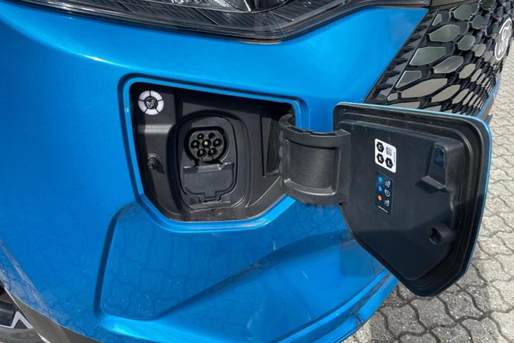 Blå Ford E-Transit Custom 320 L1 fra 2024