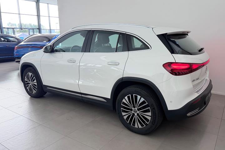 Hvid Mercedes EQA300 fra 2024