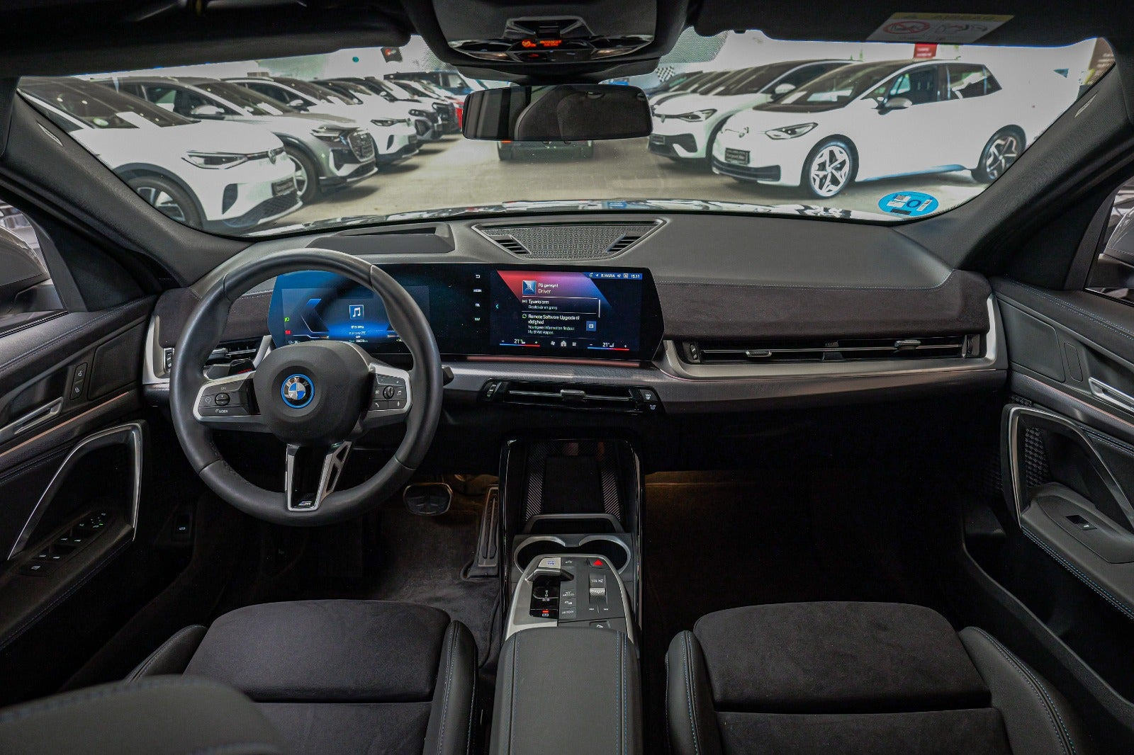 Grå BMW iX2 fra 2025