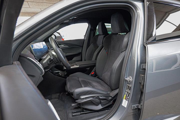 Grå BMW iX2 fra 2025