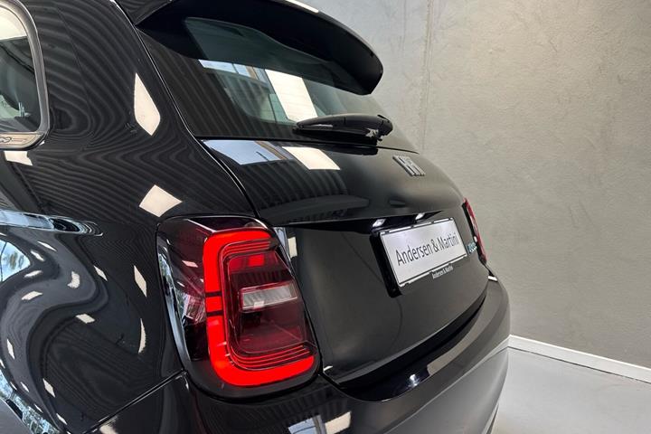 Sort Fiat 500e fra 2023