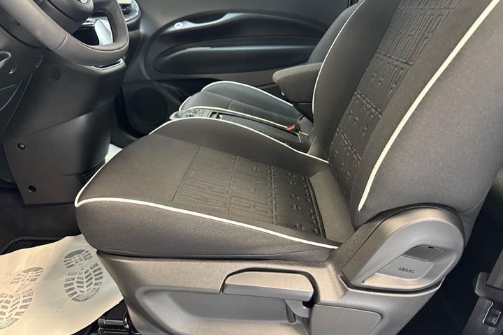 Hvid Fiat 500e fra 2023