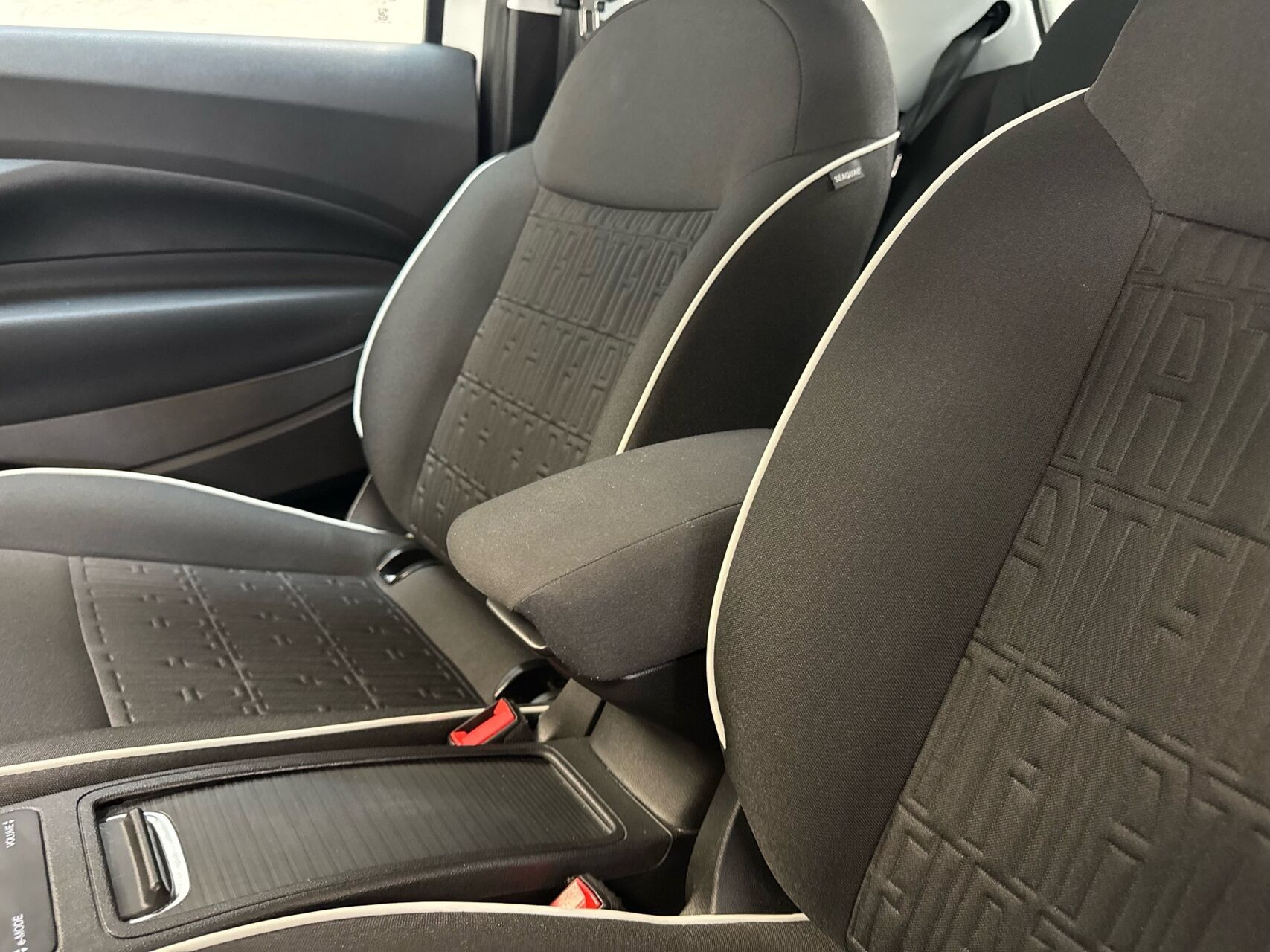 Hvid Fiat 500e fra 2023