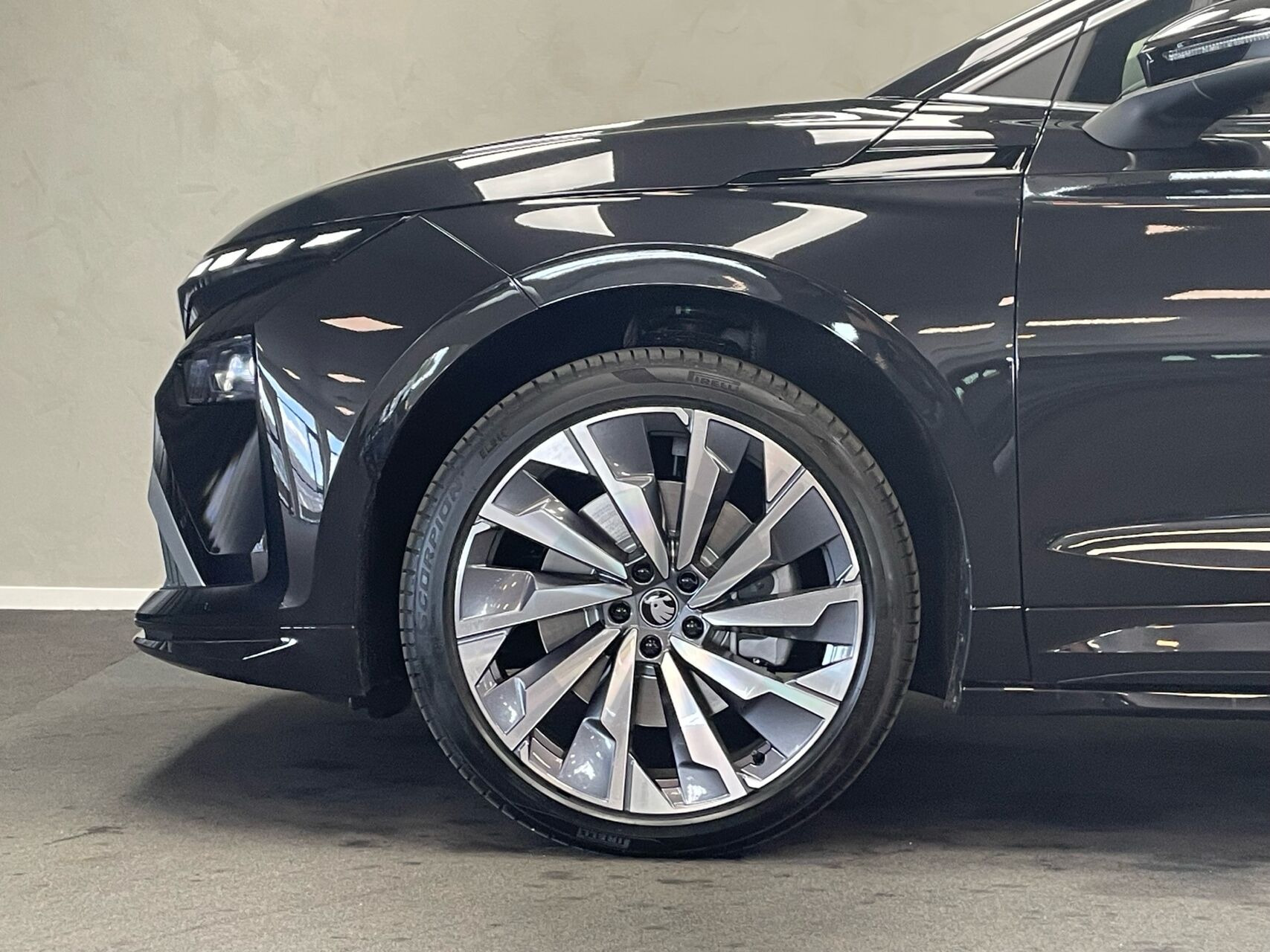 Sort Skoda Enyaq fra 2026