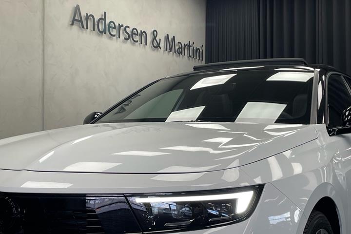 Hvid Opel Astra-e fra 2024