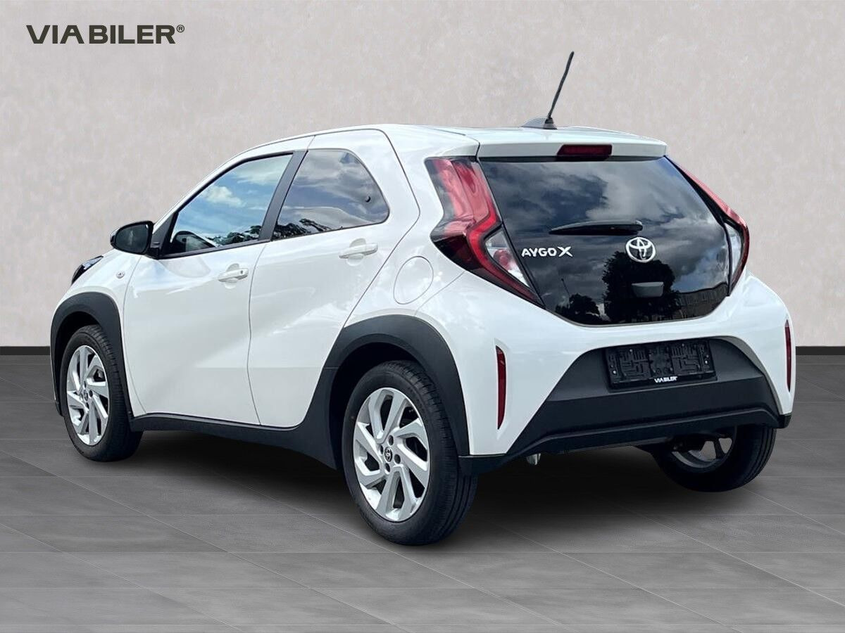 Hvid Toyota Aygo X fra 2025