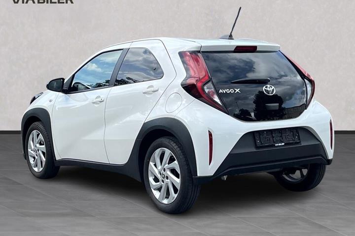 Hvid Toyota Aygo X fra 2025