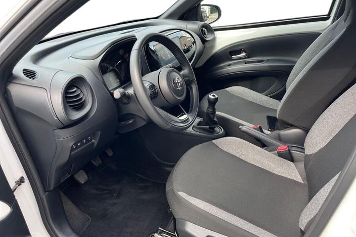 Hvid Toyota Aygo X fra 2025