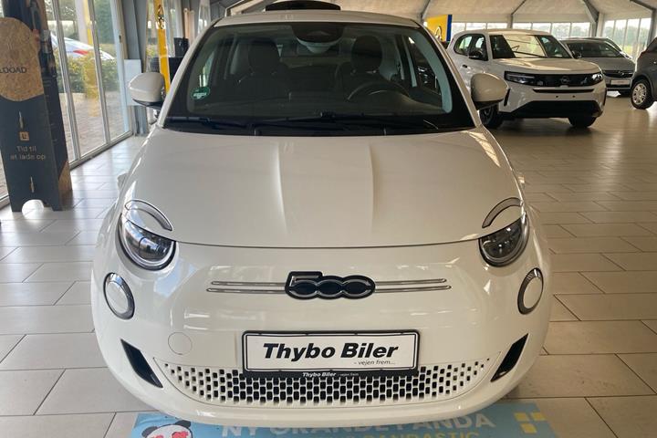 Hvid Fiat 500e fra 2023
