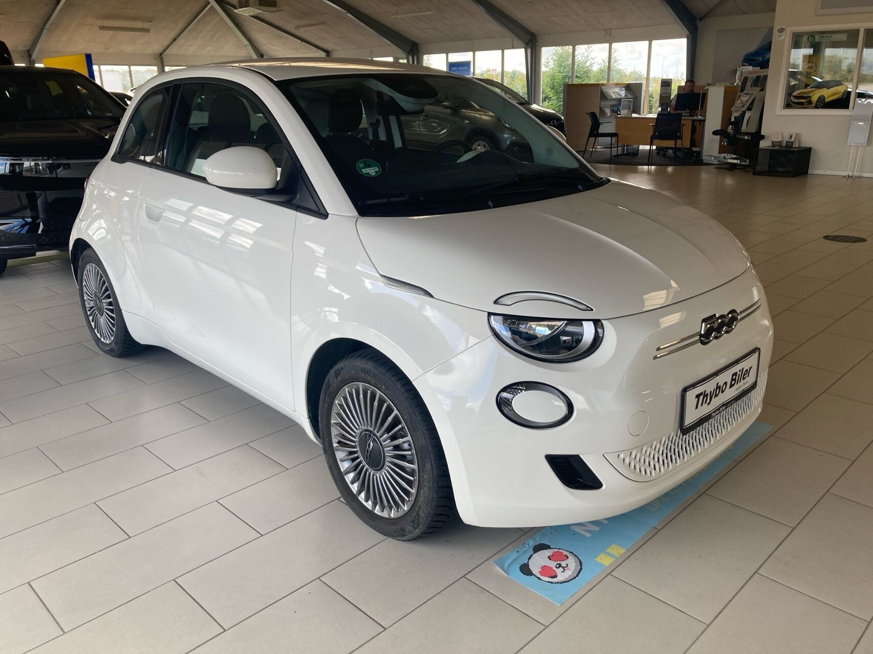 Hvid Fiat 500e fra 2023