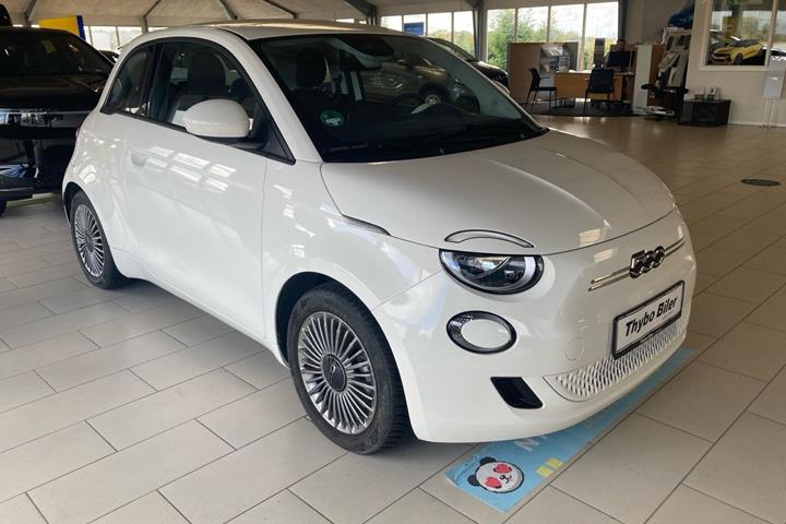 Hvid Fiat 500e fra 2023