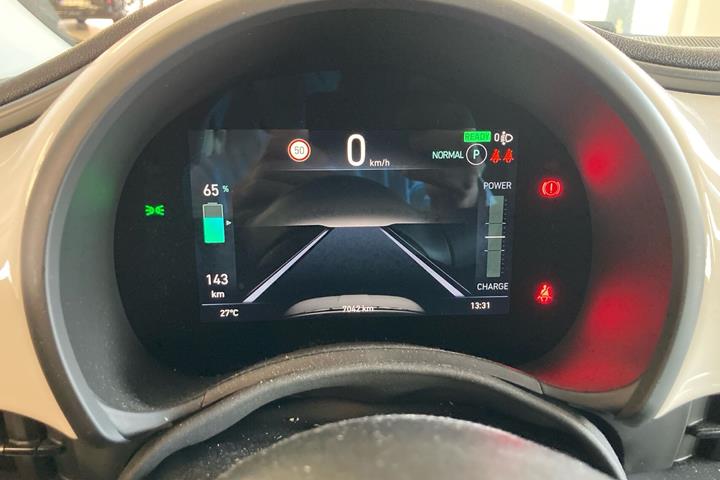 Hvid Fiat 500e fra 2023
