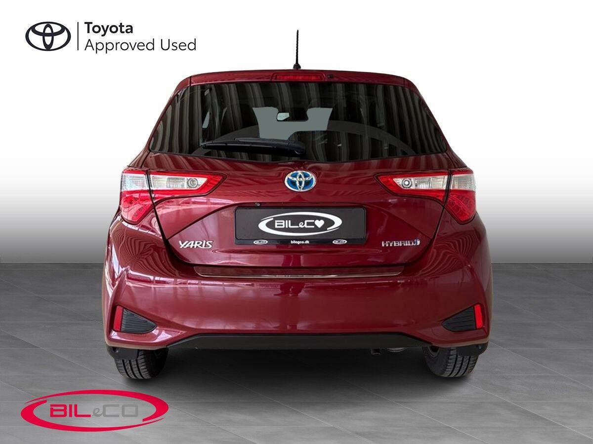 Rød Toyota Yaris fra 2018