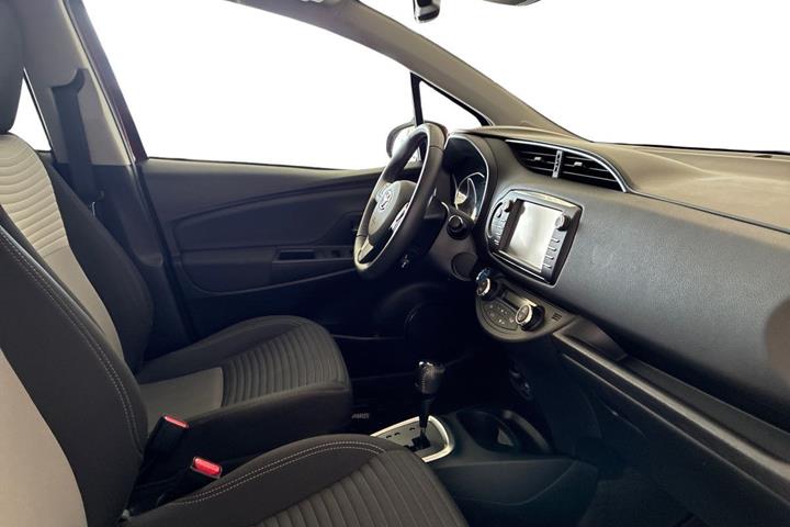 Rød Toyota Yaris fra 2018