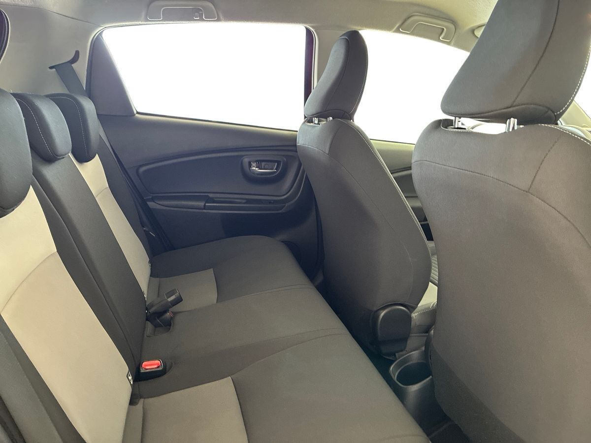 Rød Toyota Yaris fra 2018