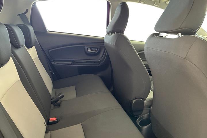 Rød Toyota Yaris fra 2018