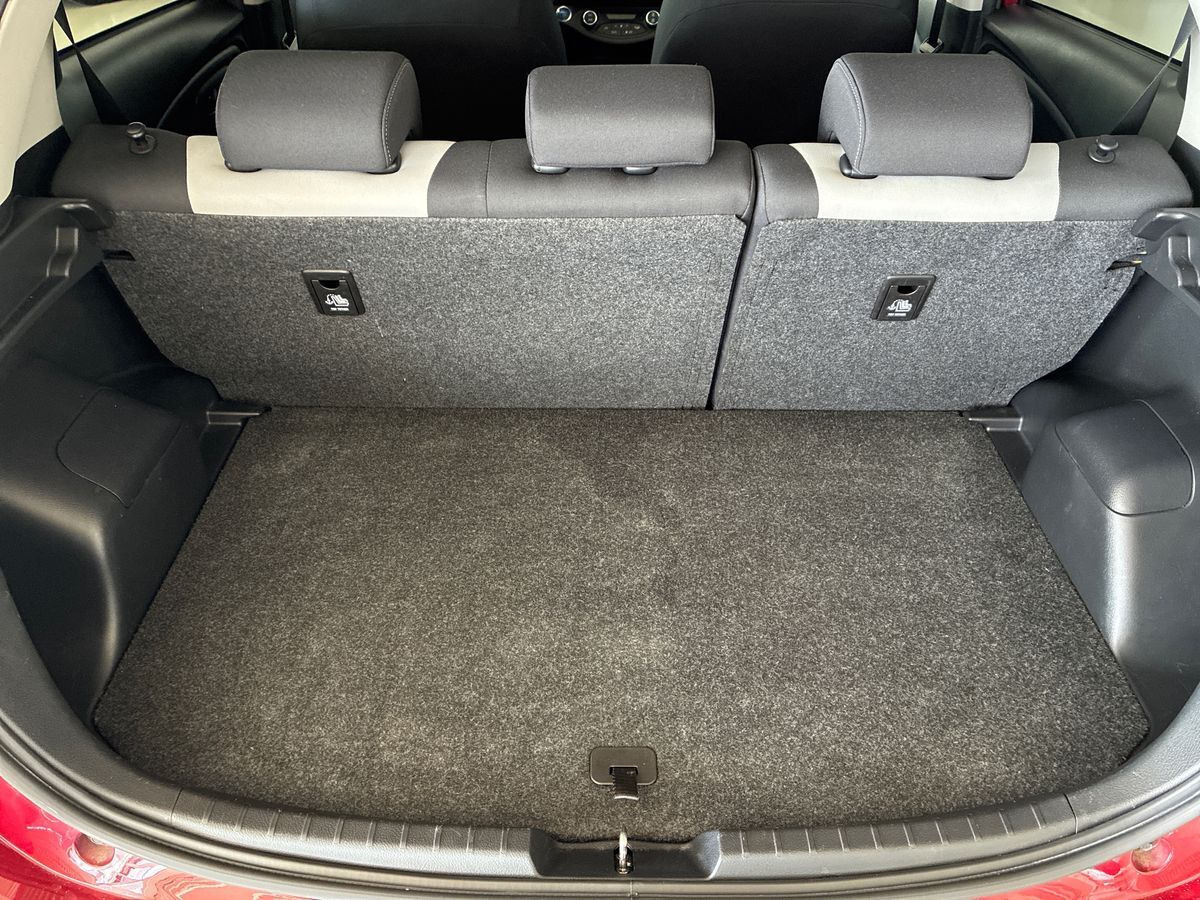 Rød Toyota Yaris fra 2018