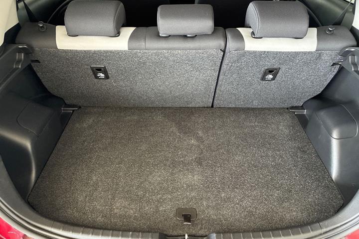 Rød Toyota Yaris fra 2018