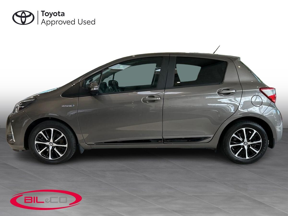 Bronze Toyota Yaris fra 2019