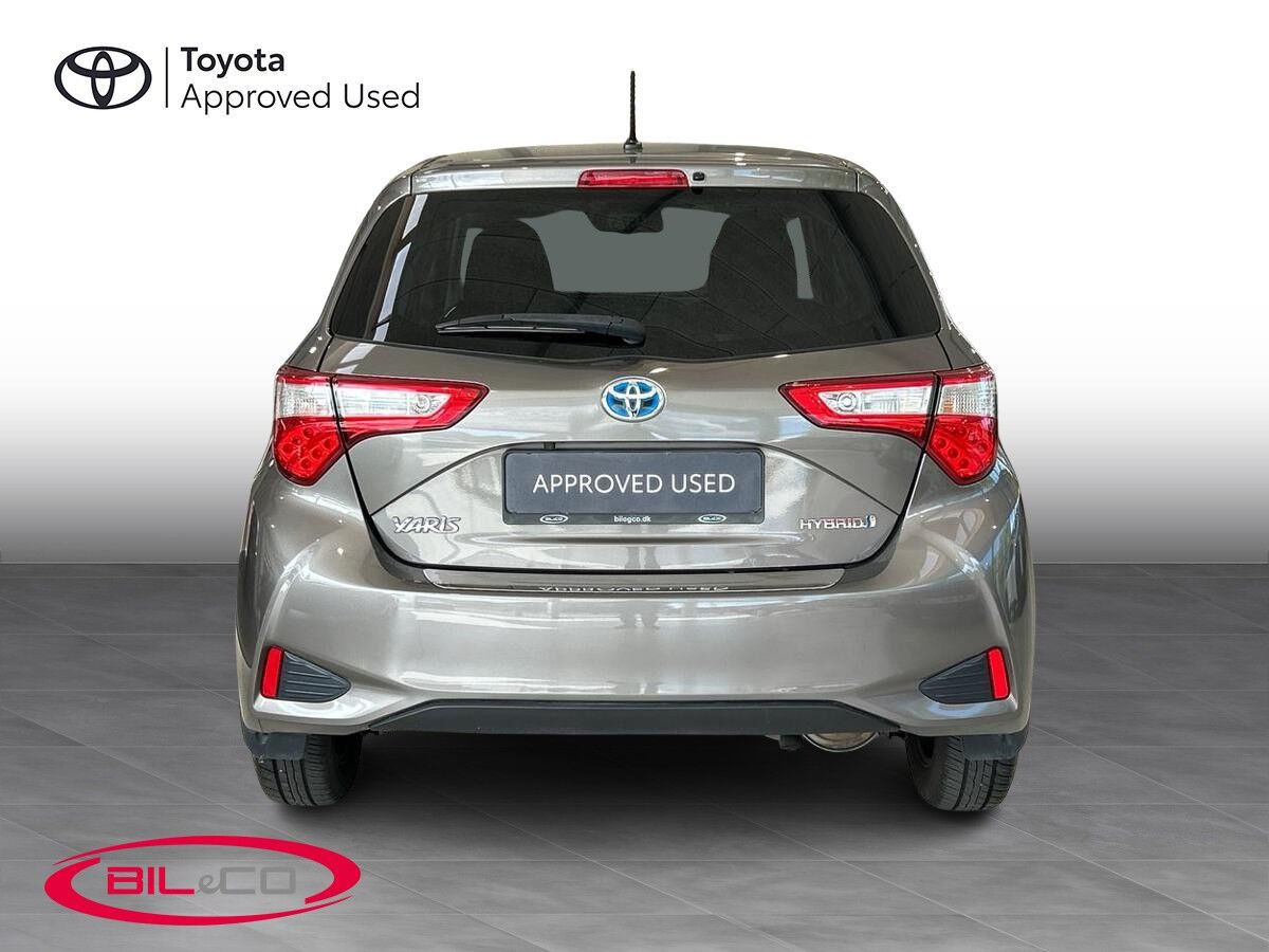 Bronze Toyota Yaris fra 2019