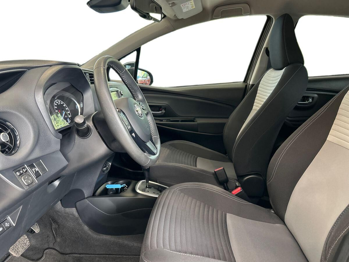 Bronze Toyota Yaris fra 2019