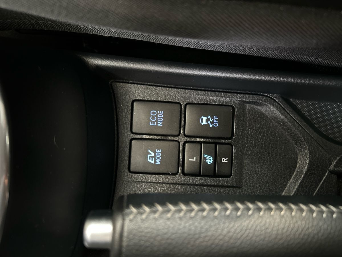 Bronze Toyota Yaris fra 2019