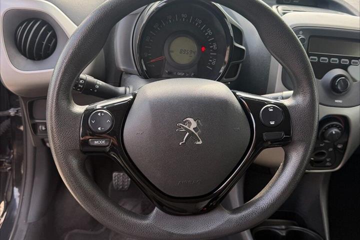 Sort Peugeot 108 fra 2017