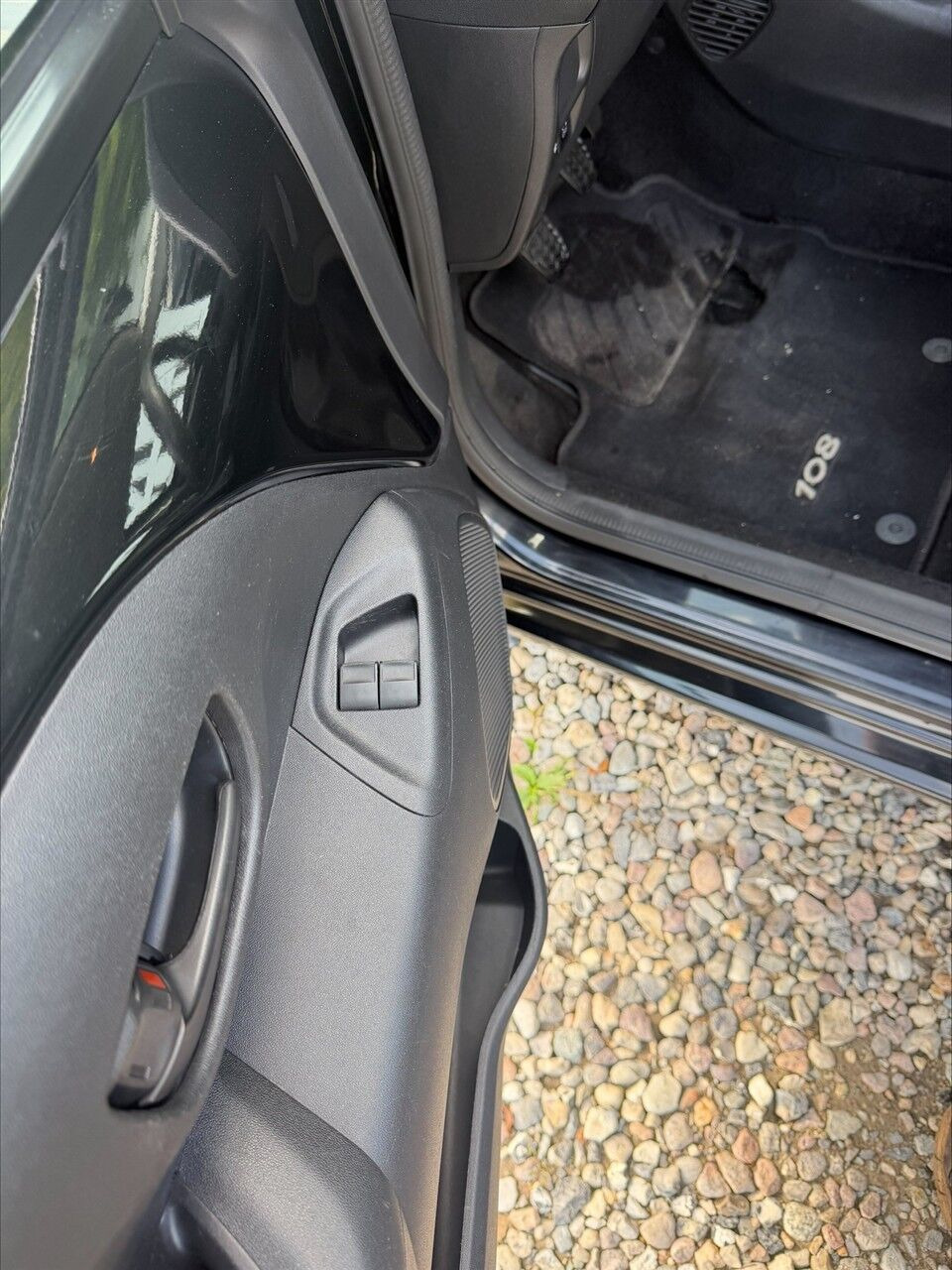 Sort Peugeot 108 fra 2017
