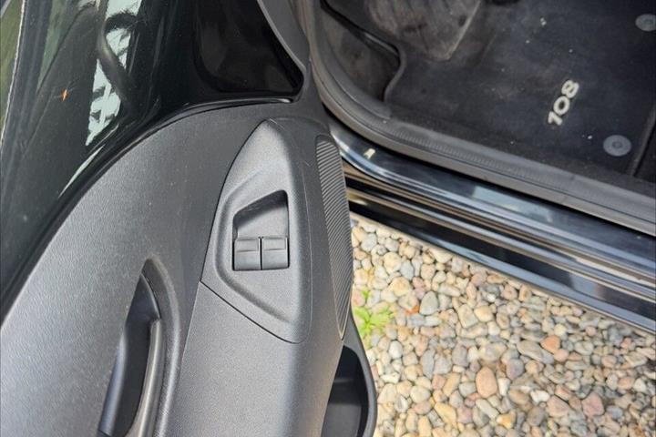 Sort Peugeot 108 fra 2017