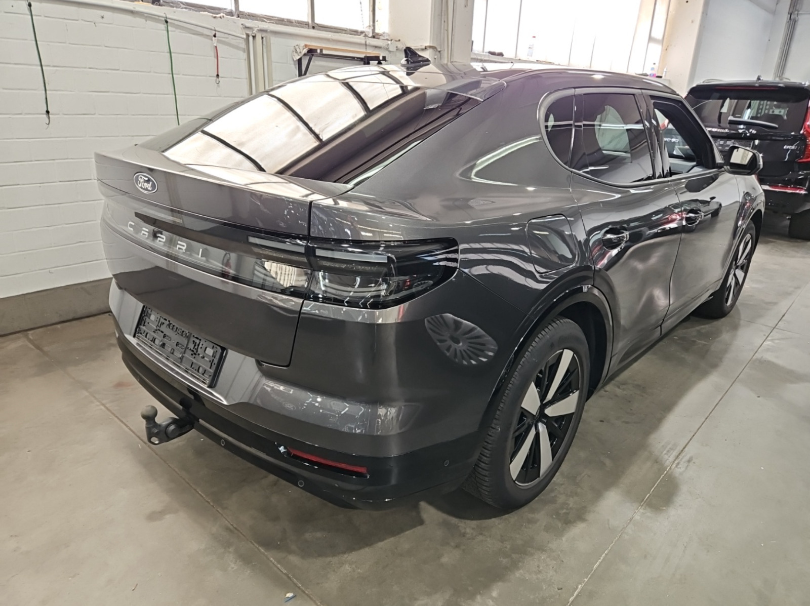 Sort Ford Capri fra 2025