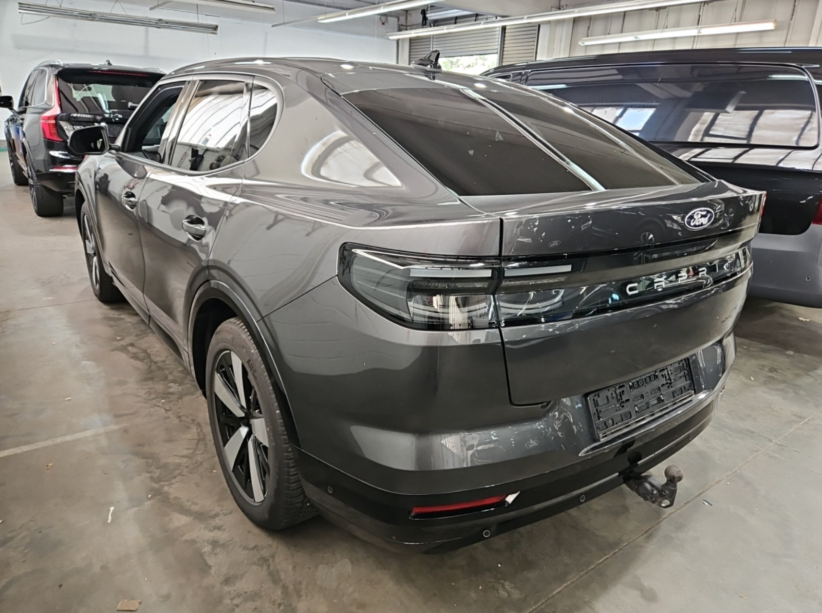 Sort Ford Capri fra 2025