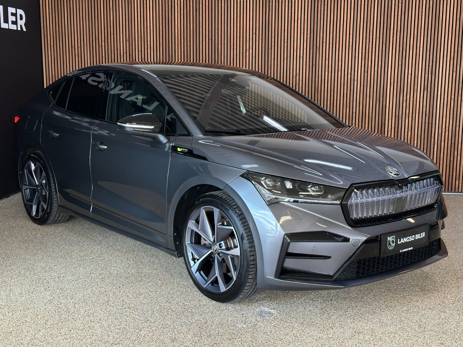Grå Skoda Enyaq fra 2022