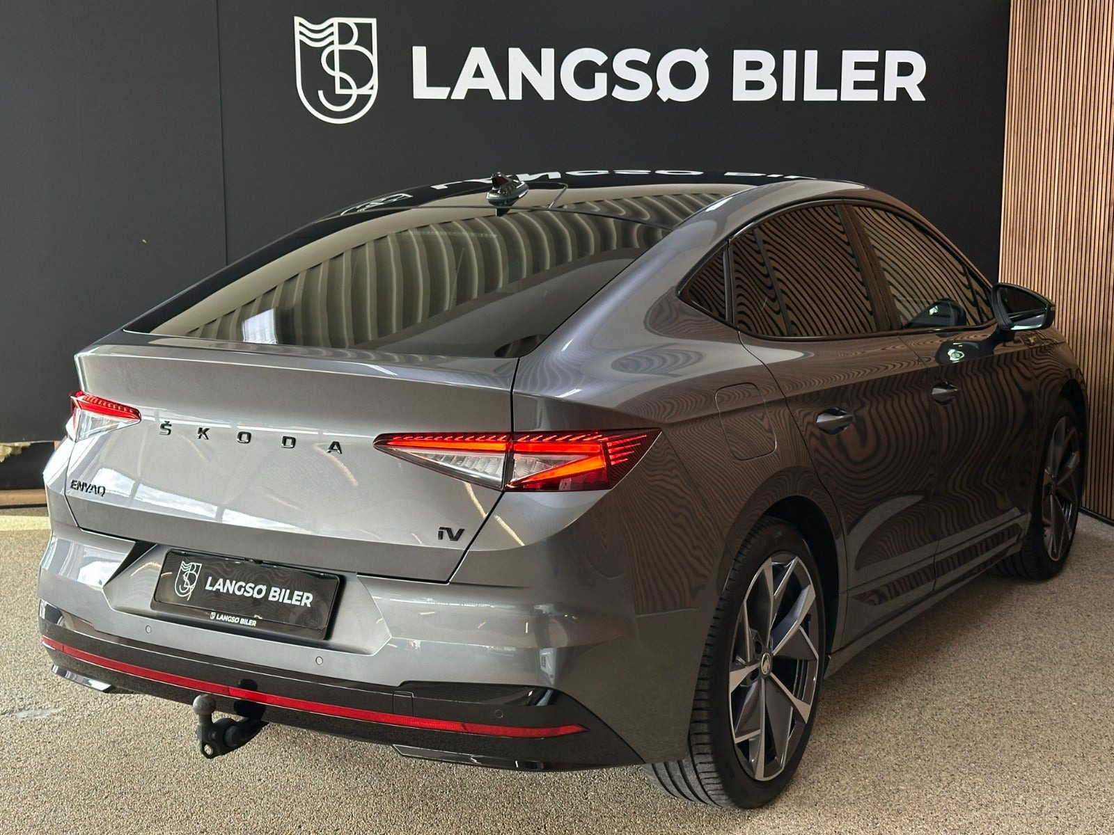 Grå Skoda Enyaq fra 2022