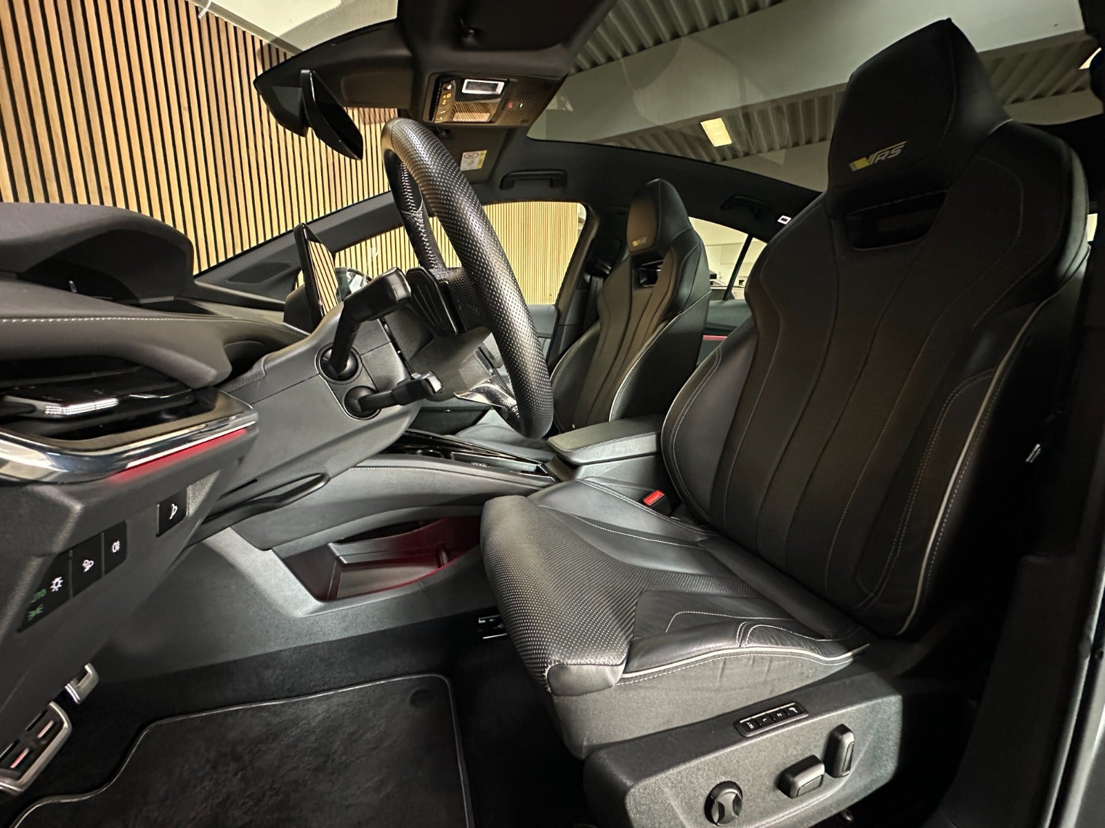 Grå Skoda Enyaq fra 2022