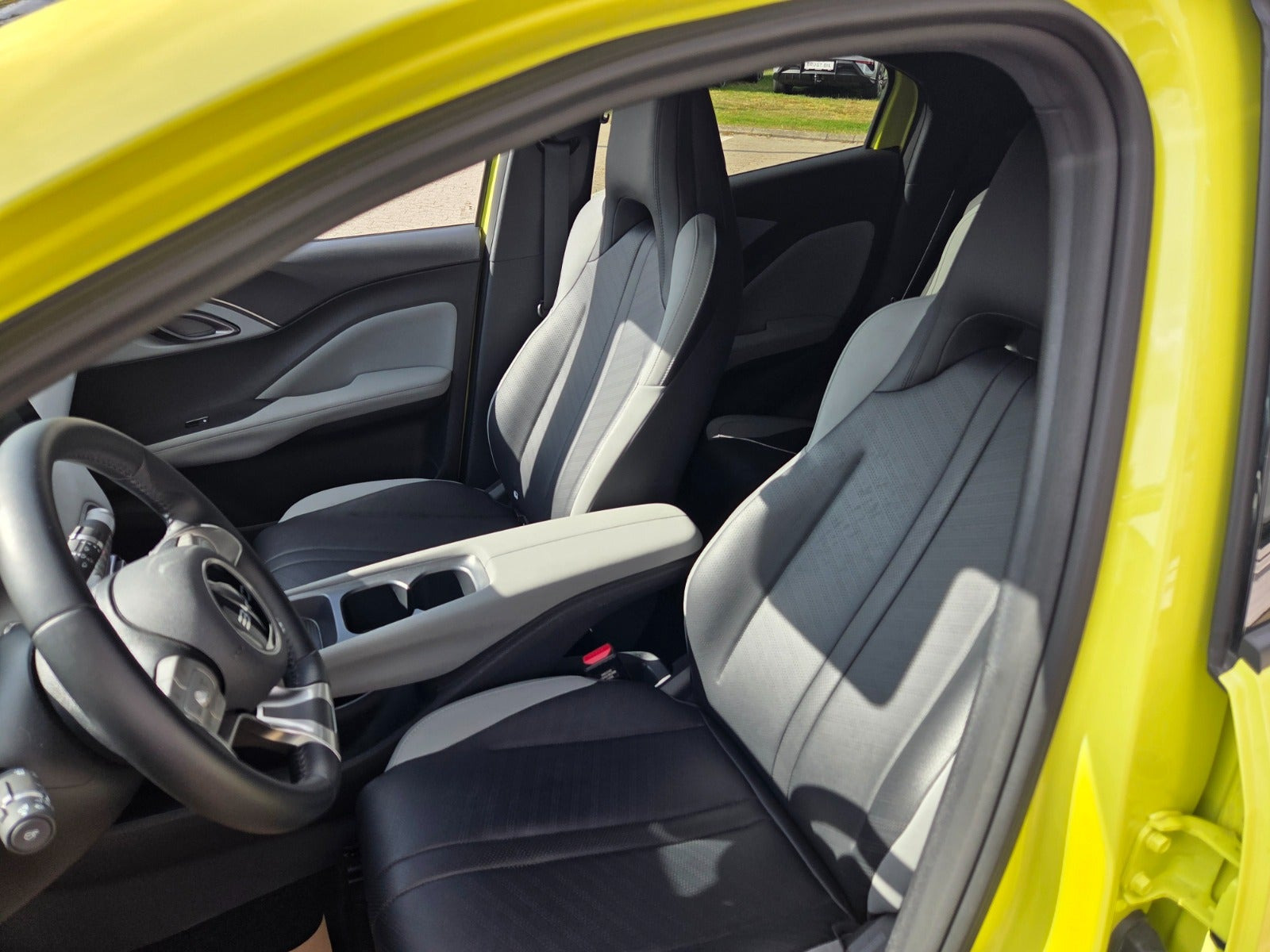 Gul BYD Dolphin Surf fra 2025