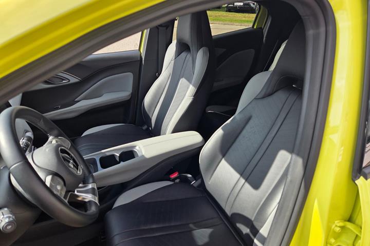 Gul BYD Dolphin Surf fra 2025