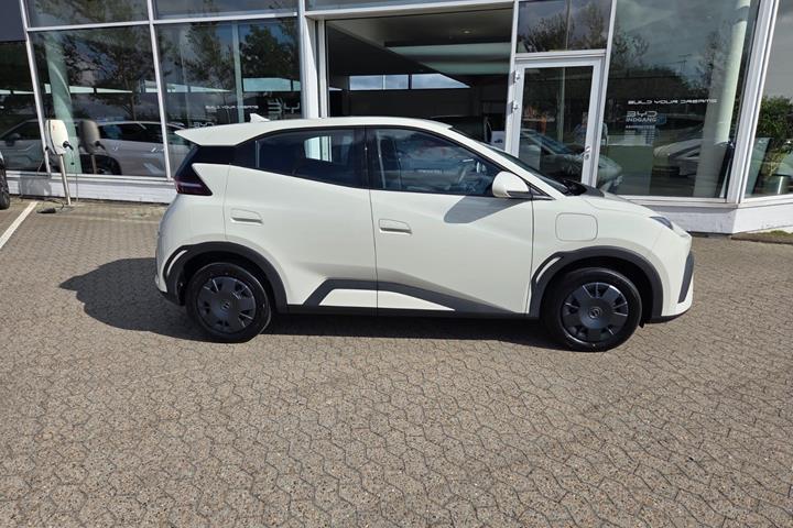 Beige BYD Dolphin Surf fra 2026