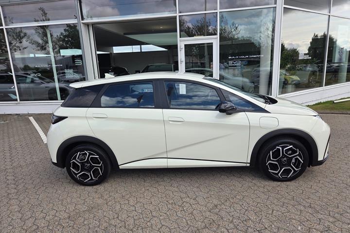 Beige BYD Dolphin fra 2024