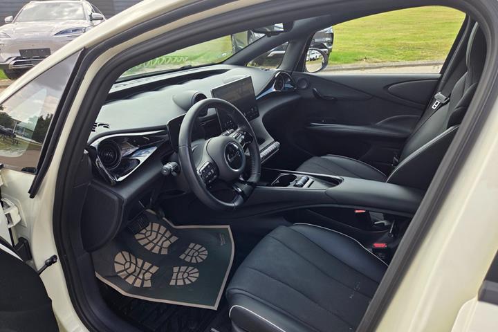 Beige BYD Dolphin fra 2024