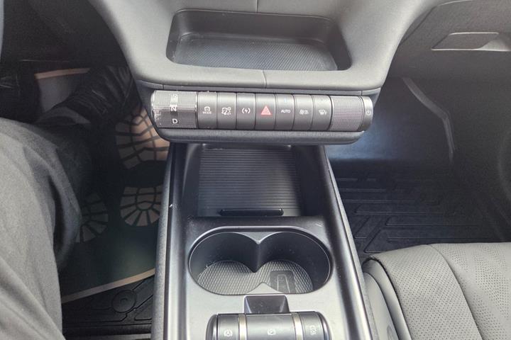 Beige BYD Dolphin fra 2024