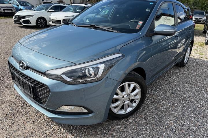 Grå Hyundai i20 fra 2017