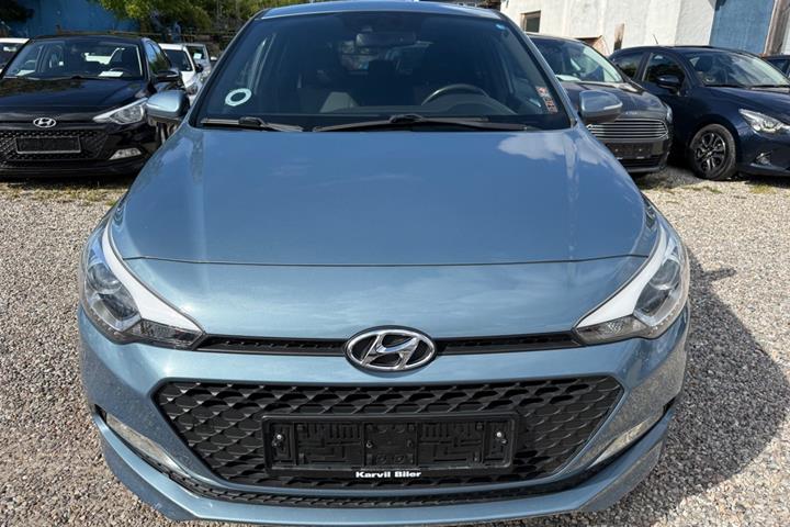 Grå Hyundai i20 fra 2017