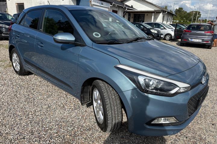 Grå Hyundai i20 fra 2017