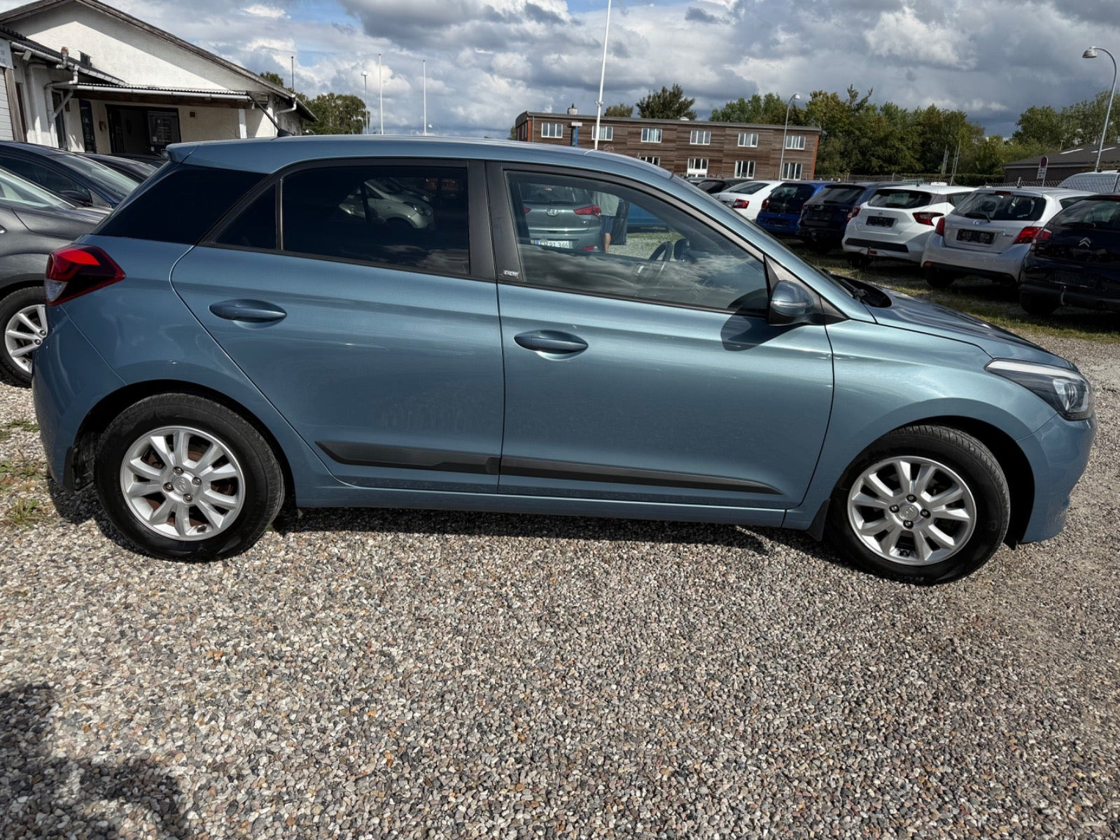 Grå Hyundai i20 fra 2017