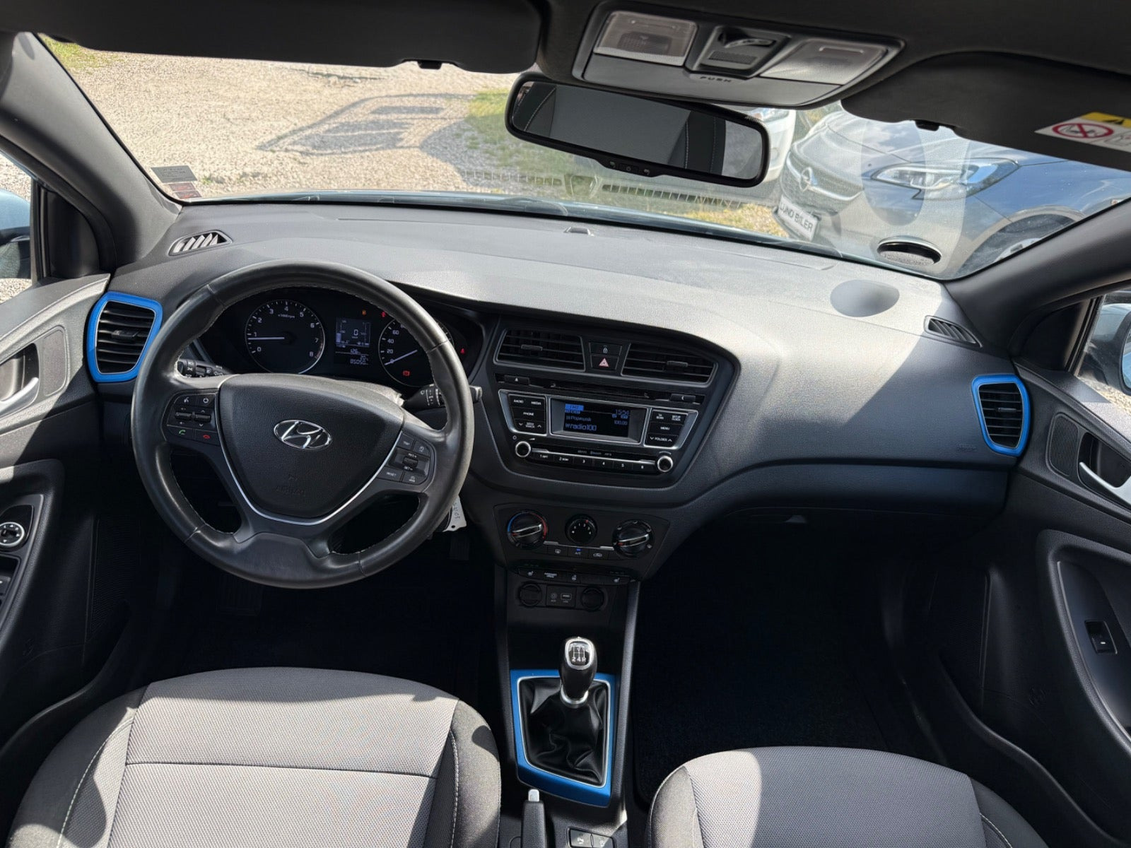 Grå Hyundai i20 fra 2017