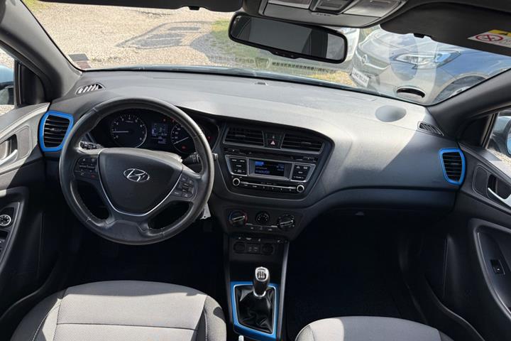 Grå Hyundai i20 fra 2017