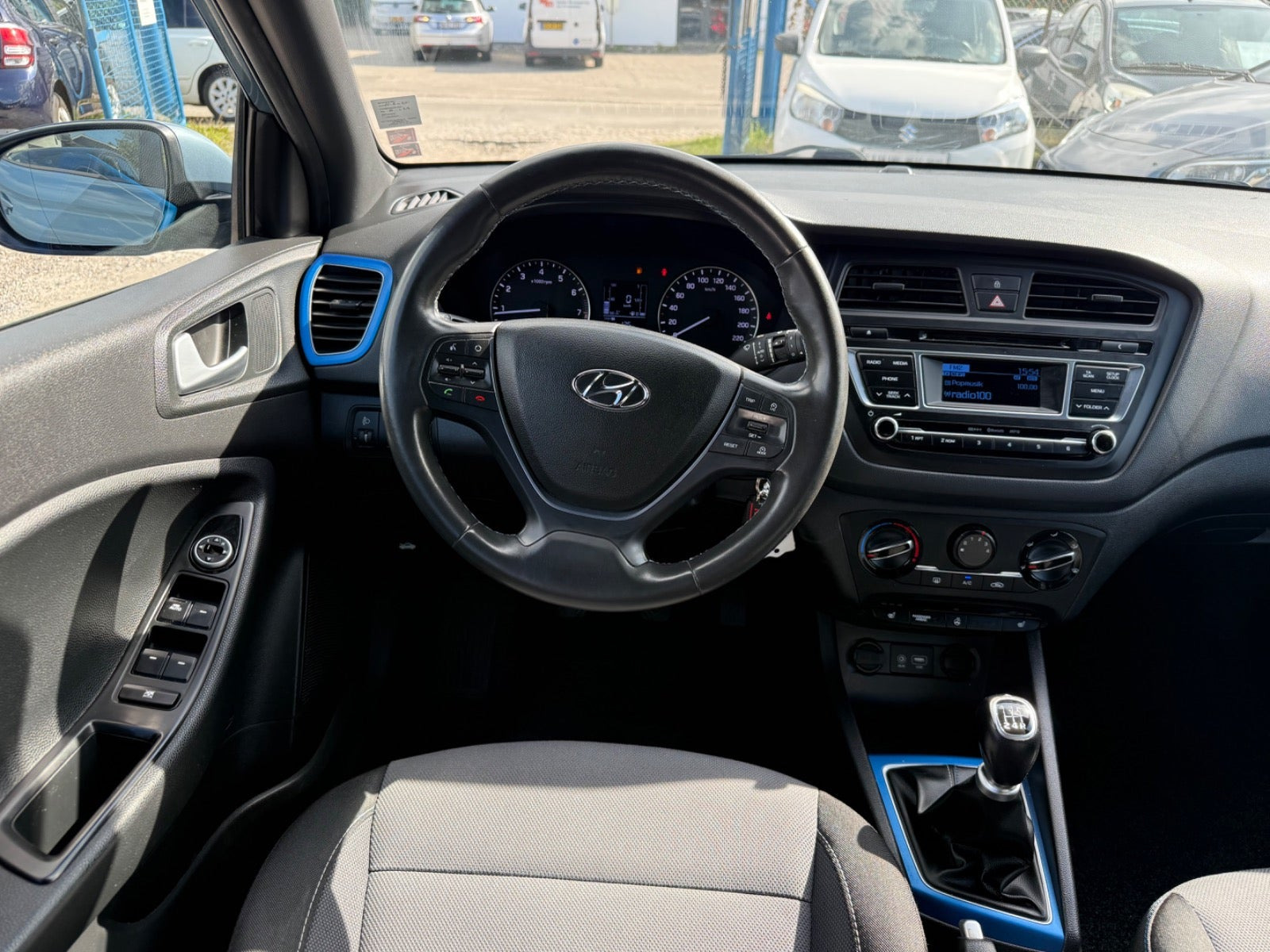 Grå Hyundai i20 fra 2017