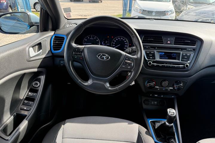 Grå Hyundai i20 fra 2017