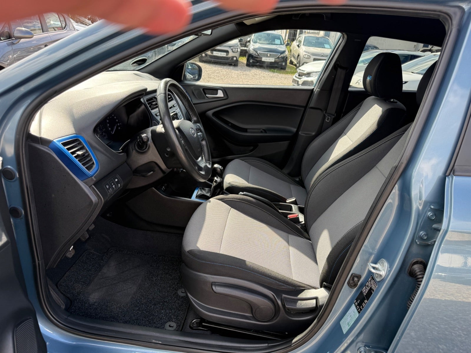 Grå Hyundai i20 fra 2017